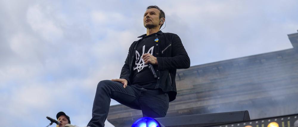Swjatoslaw Wakartschuk bei einem Benefiz-Konzert am Brandenburger Tor.