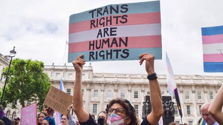 Demonstration für trans Rechte in London. 