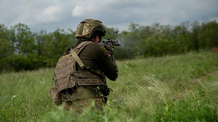 Ein ukrainischer Soldat während deiner Übungseinheit.