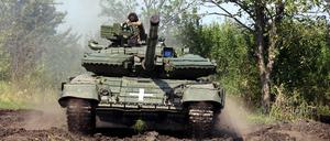 Ein ukrainischer Panzer an der Front.