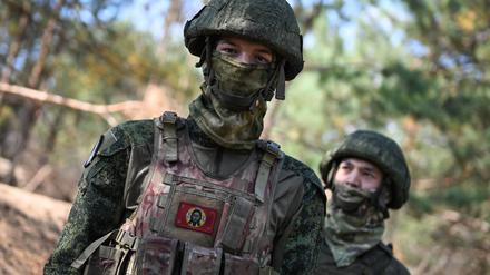 Zwei russische Soldaten in der Ostukraine