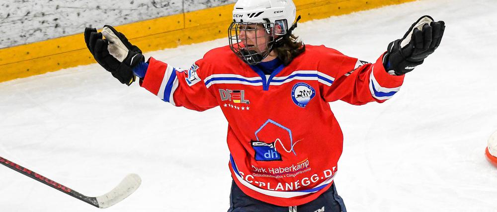 Kathrin Lehmann gewann als Stürmerin mit dem ESC Planegg-Würmtal im März die deutsche Eishockeymeisterschaft der Deutschen Frauen Eishockey Liga (DFEL). 