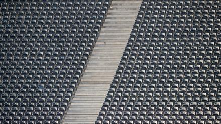 Leere Fußballtribünen, wie hier im Olympiastadion, wirken auf den ersten Blick befremdlich.
