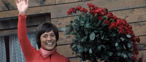 Servus, Rosi. Mittermaier bedankt sich nach ihrem Olympiasieg im Slalom in Innsbruck 1976.