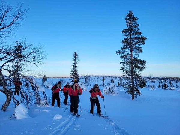 Beim Skiwandern wird im Gegensatz zum Skilanglauf keine Loipe benötigt, ein Vorteil bei so viel schneereicher finnischer Wildnis. 