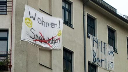 Protest in den Häuser den Naunynstraße 54 bis 55 in Berlin-Kreuzberg.