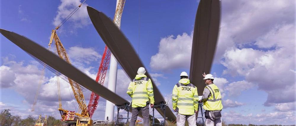 Auf 83 Windkraftanlagen soll der Windpark Tyligulska anwachsen. Der ukrainische Energiekonzern DTEK begann mit dem Bau unter Kriegsbedingungen.