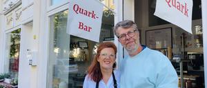 Carola Pawlak und Kurt Krieger-Pawlak in der Quarkbar.