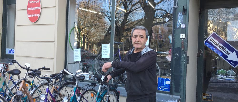 Seit 18 Jahren gibt es den Fahrradladen „Zweite Hand Zweirad“ im Graefekiez. Musa Türker übernahm den Laden von seinen Eltern.