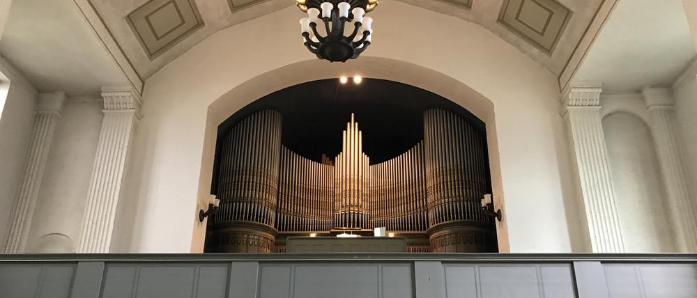 In der Nazizeit umgestaltet. Diese Orgelpfeifen in der Tempelhofer Glaubenskirche wurden 1933 gesetzt.