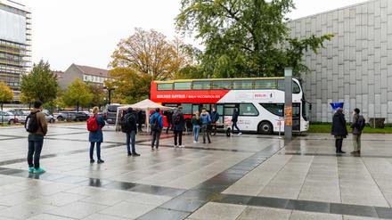 Der Berliner Impfbus kam kurz vor dem offiziellen Semesterstart auch an die TU Berlin.