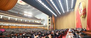 Mehr als 2000 Delegierte umfasst die Politische Konsultativkonferenz des chinesischen Volkes. Hier tagt sie in der Großen Halle des Volkes auf dem Platz des Himmlischen Friedens.