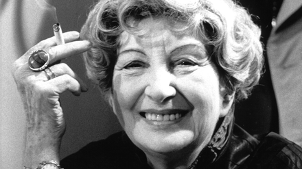 Später Ruhm. Irmgard Keun 1981 bei den Dreharbeiten zur Verfilmung ihres Exilromans „Nach Mitternacht“. Bald darauf starb sie im Alter von 77 Jahren.