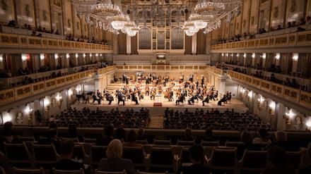 Musiker vom Konzerthausorchester Berlin spielen beim Jubiläumskonzert zum 200. Jahrestag des Konzerthauses am Gendarmenmarkt. +++ dpa-Bildfunk +++