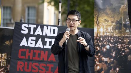 Nathan Law bei einer Demonstration in London: Der Hongkonger lebt dort im Exil.