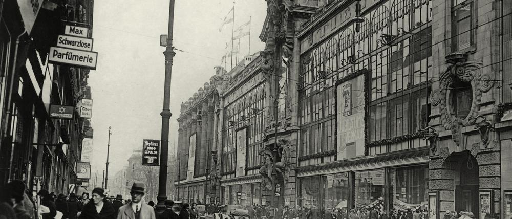 Ein wahrer Konsumpalast - das Warenhaus Hermann Tietz in der Leipziger Straße um 1928.