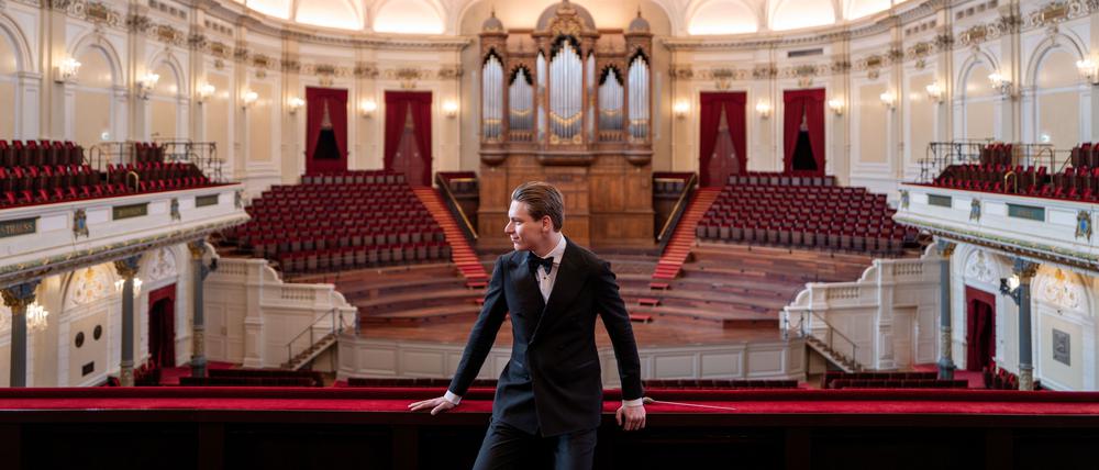 Klaus Mäkelä im prachtvollen Saal des Amsterdamer Concertgebouw