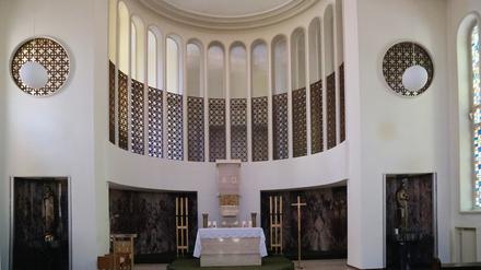 Der Altarsaal des geschlossenen Klosters St. Gabriel in Berlin-Westend.
