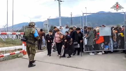 Schutzsuchende Bergkarabach-Armenier: Hunderte Tote, darunter Kinder.