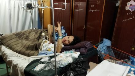 Tkachenkos Ehefrau Alona nach der Geburt des jüngsten Kindes im Keller des Krankenhauses.