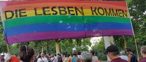 Transparent: "Die Lesben kommen". In Berlin zum achten Mal der Dyke* March