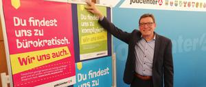 Lutz Mania, Geschäftsführer des Jobcenters Mitte, stellt die Imagekampagne der Jobcenter vor.