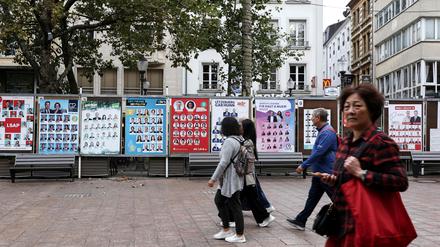 Wahlplakate in Luxemburg. In der luxemburgischen Politik herrscht ein höflicher Umgangston.