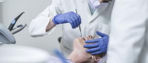 Wenn Zahnärzte zum Werkzeug greifen, bekommen viele Patienten Angst.