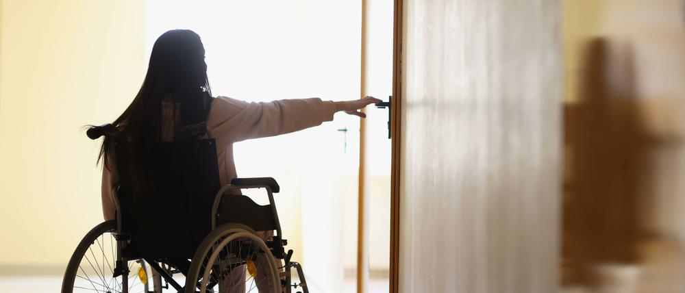 Selbstständiges Wohnen ist gerade für jüngere Menschen mit Behinderung immens wichtig. Eine behindertengerechte Einrichtung macht es möglich.