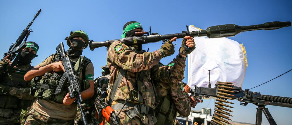 Mitglieder der Ezzedine-al-Qassam-Brigaden, dem militärischen Flügel der palästinensischen Hamas-Bewegung. 