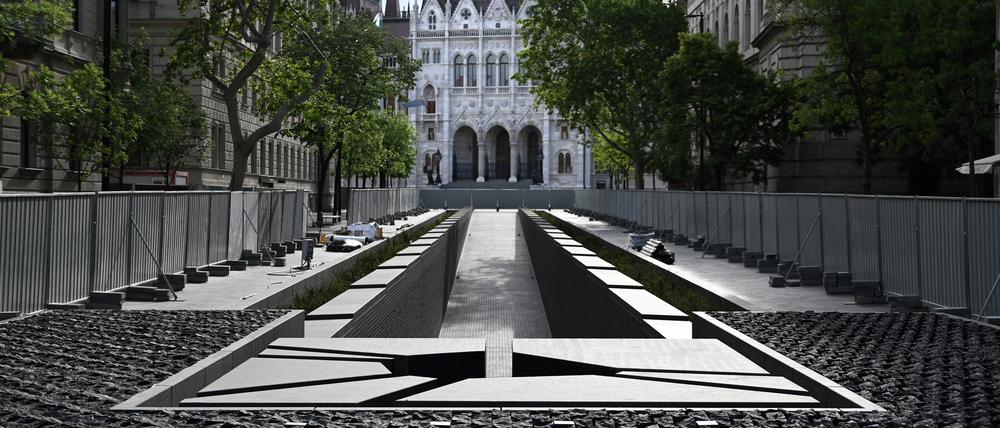 Das neue „Denkmal des nationalen Zusammenhalts“ liegt in Sichtweite des ungarischen Parlamentes.  Foto: ATTILA KISBENEDEK / AFP