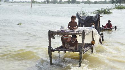 Die Schäden sind bereits massiv. Länder wie Pakistan werden durch Überschwemmungen wie in diesem Sommer um Jahrzehnte in ihrer Entwicklung zurückgeworfen. 