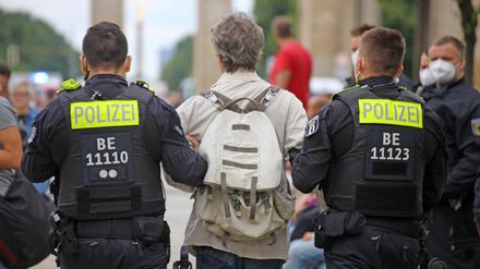 Im Fokus: Beamte der Berliner Polizei. Ihr Handeln soll künftig von einem Beauftragten untersucht werden können. 
