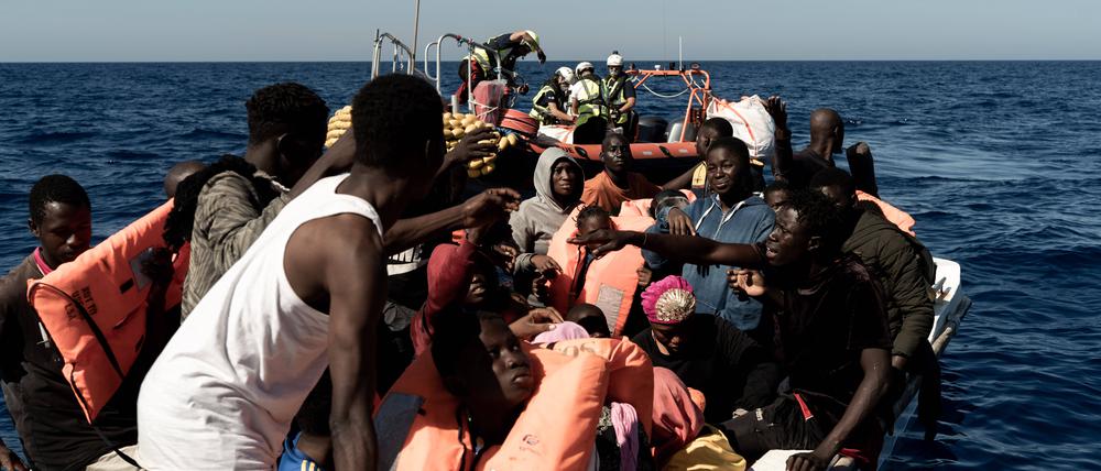 Migranten auf einem Rettungsschiff