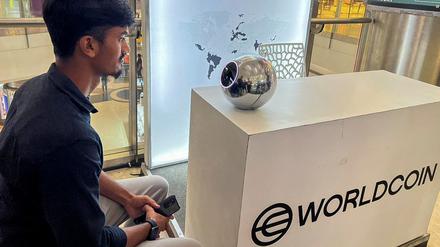 Kaleem, 22, an engineer in Bengaluru, signs up for WorldCoin by having his eyes scanned by the spherical device in Mantri Square Mall in Bengaluru, India July 25, 2023. REUTERS/Medha Singh