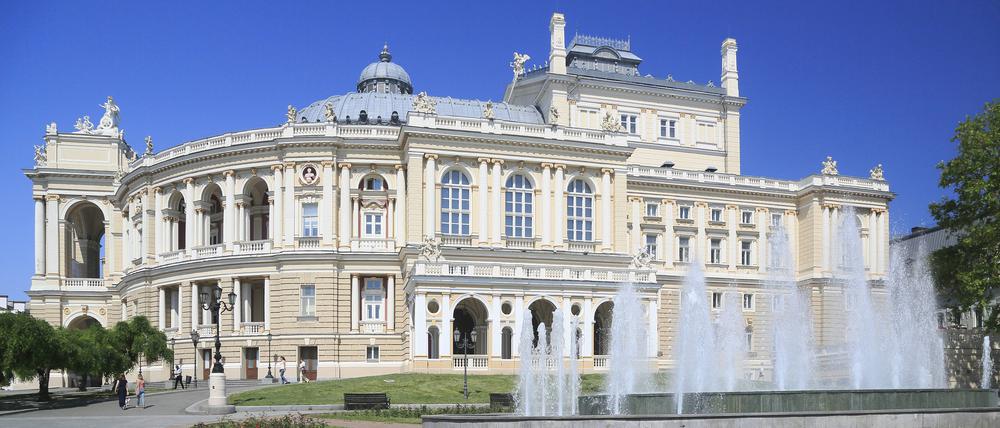 Das Opernhaus von Odessa wurde von dem österreichischen Architektenduo Hellmer und Fellner entworfen, dessen Theaterbauten in ganz Europa gefragt waren.
