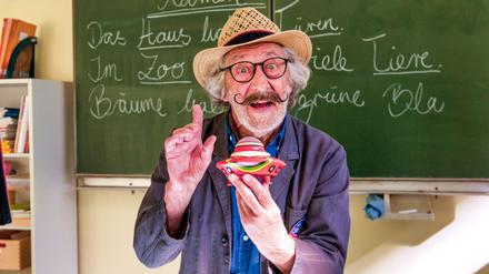 Dieter Hallervorden in der ARD-Komödie „Oskar, das Schlitzohr und Fanny Supergirl“. 
