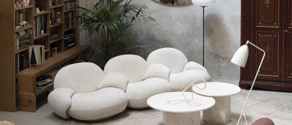 Das Sofa „Pacha“ des italienischen Herstellers Gubi kann man endlos aneinanderreihen.