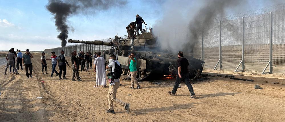 Am Grenzzaun zwischen Gaza und Israel konnten Militante auch einen Panzer zerstören.