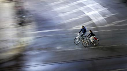 Der Bedarf an Planerinnen und Planern in Berlin ist groß: Laut Mobilitätsgesetz sollen bis 2030 auf rund 800 Kilometern entlang der Hauptverkehrsstraßen Radverkehrsspuren geschaffen werden.