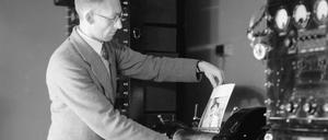 Die Bildtelegrafie (hier circa 1938) gilt als Vorläufer der Faxmaschine.  
