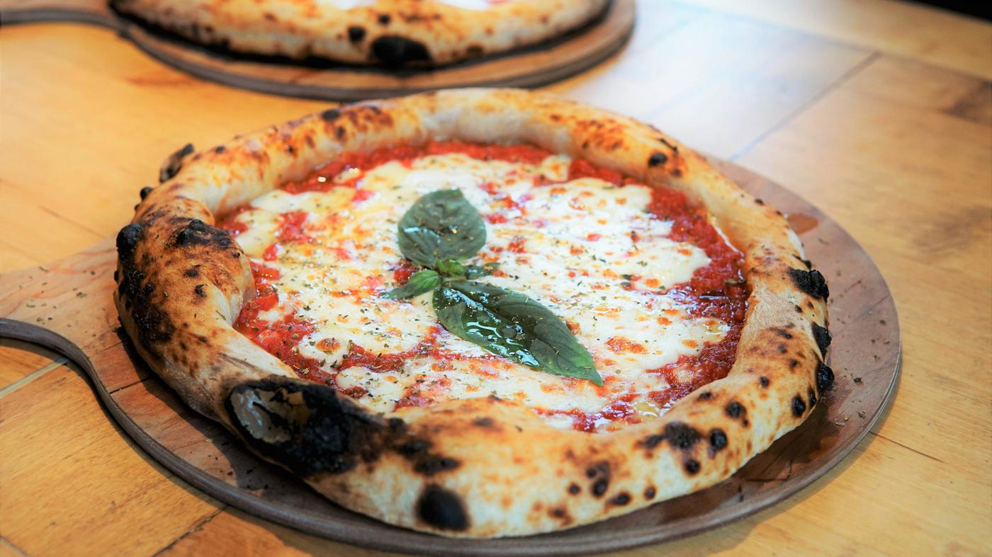 Die beste Pizza der Welt: Hoher Rand, leicht angebrannt