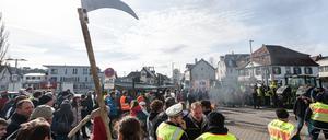 Nicht nur in Biberach versuchten Demonstranten Veranstaltungen der Grünen zu verhindern. 