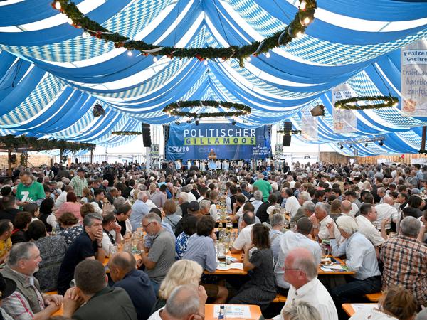 Das Gillamoos ist eines der größten und ältesten Volksfeste Niederbayerns.
