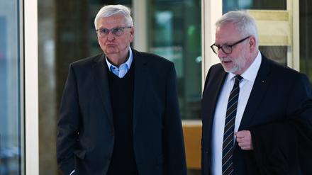 Der frühere DFB-Präsident Theo Zwanziger (l.) mit seinem Anwalt Hans-Jörg Metz.