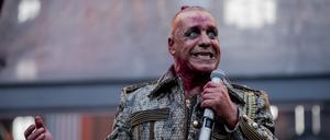 22.06.2019, Berlin: Till Lindemann, Frontsänger von Rammstein, tritt beim Konzert im Olympiastadion auf (Archivbild).