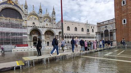 Hochwasser am Markusplatz in Venedig in Italien am 28.9.2022