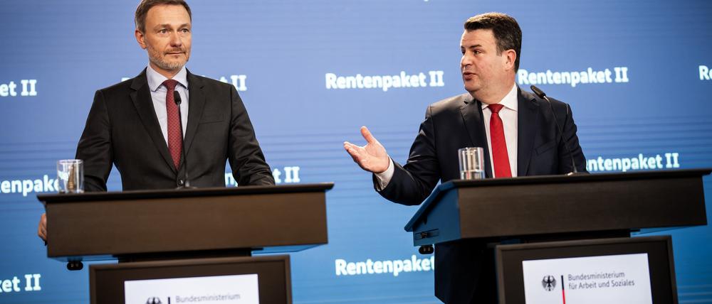Bundesarbeitsminister Hubertus Heil (r.) neben Finanzminister Christian Lindner