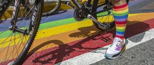 Über eine App kann man eine Radtour durch die queere Geschichte Berlins machen (Symbolbild).