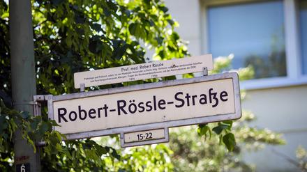 Robert-Rössle-Straße in Berlin Pankow.